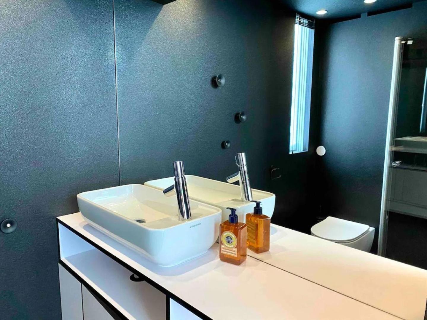 Oceanview Mini-House - Stunning Views Apartment Ramberg Ngoại thất bức ảnh